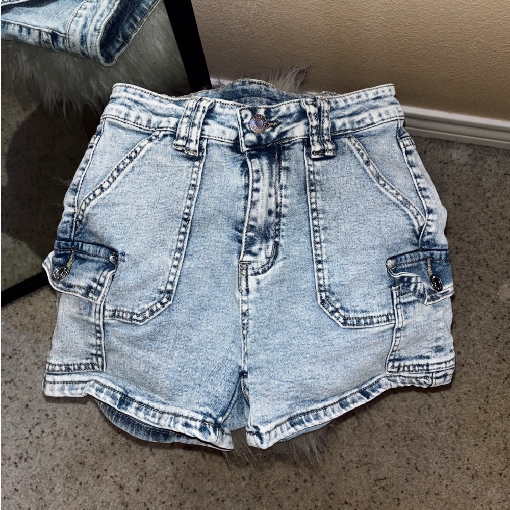 SHEIN Light Wash Cargo Denim Shorts – Size 26
